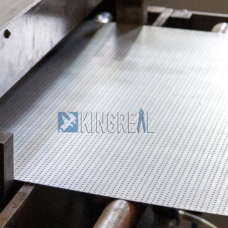 Paano masiguro ang kalidad ng perforated metal machine?